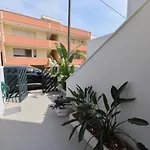 Via Mozart בית נופש לידו מריני